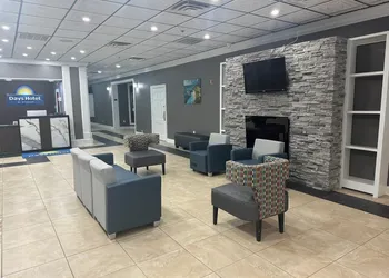 Days Hotel by Wyndham Williamsburg I-64 hotel thumbnail 5