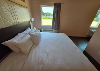 Red Lion Inn & Suites Adairsville hotel thumbnail 6