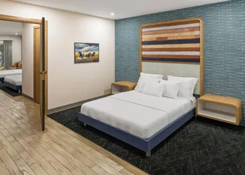 OKANA Resort & Indoor Waterpark hotel thumbnail 3
