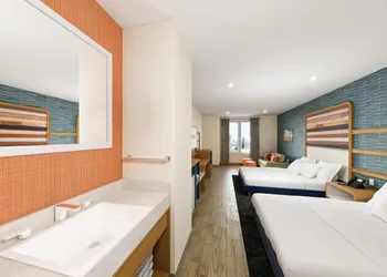 OKANA Resort & Indoor Waterpark hotel thumbnail 8
