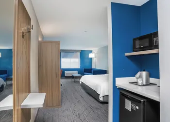 Holiday Inn Express & Suites Cedar Rapids NE – Marion by IHG hotel thumbnail 4