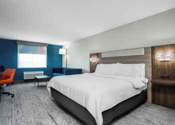 Holiday Inn Express & Suites Cedar Rapids NE – Marion by IHG hotel thumbnail 5