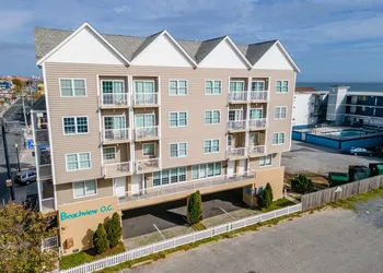 OCHG Beachviews hotel thumbnail 2