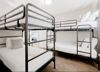 Columbia Duet Unit B hotel thumbnail 4