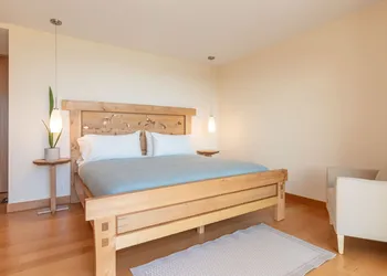 Lightwater Cove hotel thumbnail 6