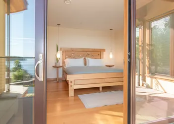 Lightwater Cove hotel thumbnail 7