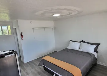 Happyland Inn hotel thumbnail 6