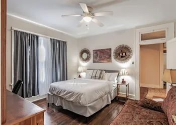 Midtown Cottage Haute on Hannon hotel thumbnail 7
