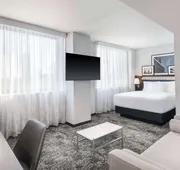 DoubleTree by Hilton Long Island City, NY hotel detail image 4
