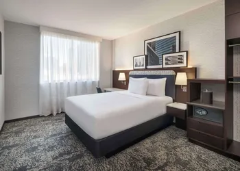 DoubleTree by Hilton Long Island City, NY hotel thumbnail 5