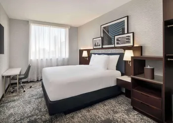 DoubleTree by Hilton Long Island City, NY hotel thumbnail 7