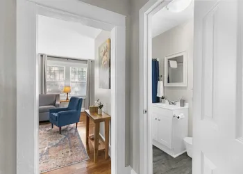 Renovated Central Park Chic hotel thumbnail 2