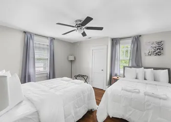 Renovated Central Park Chic hotel thumbnail 3