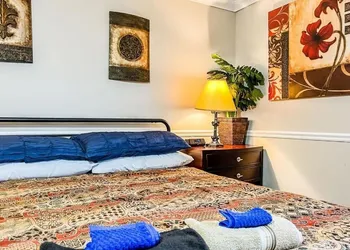 The Gleaming Gemstone on Gilmore hotel thumbnail 7