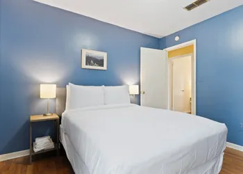 Large Fenced Yard Shamrock Stay hotel thumbnail 3