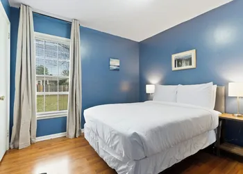 Large Fenced Yard Shamrock Stay hotel thumbnail 6