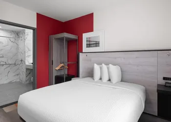 Ramada By Wyndham Brooklyn Near Flatbush hotel thumbnail 8