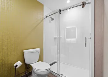 The Evergreen hotel thumbnail 8