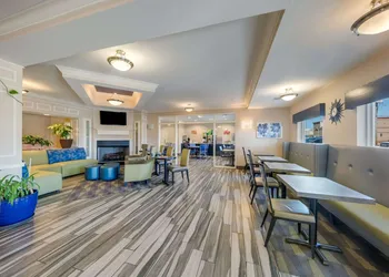 Quality Inn & Suites Ardmore hotel thumbnail 4