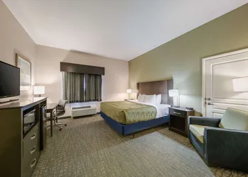 Quality Inn & Suites Ardmore hotel thumbnail 5