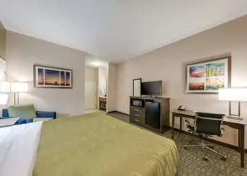 Quality Inn & Suites Ardmore hotel thumbnail 6