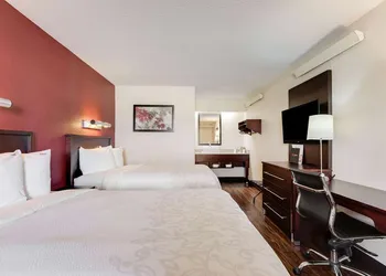 Super 8 by Wyndham Deerfield/Northbrook hotel thumbnail 7