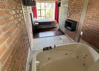 Casa Ndomi Valle de Bravo hotel thumbnail 5