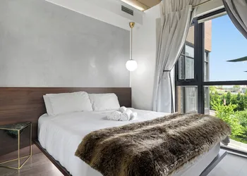 Gsuite Express Downtown Toronto hotel thumbnail 5