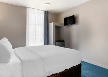 Econo Lodge hotel thumbnail 7