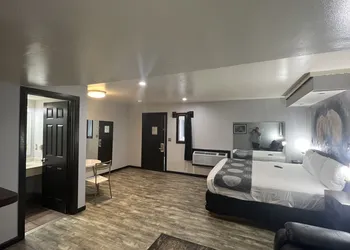 Cindy Lyn Motel hotel thumbnail 2