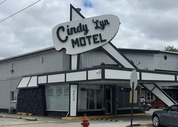 Cindy Lyn Motel hotel thumbnail 6