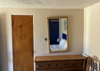 Crestview Motel Inc hotel thumbnail 5
