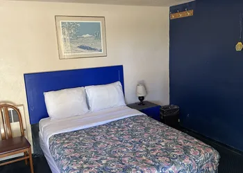 Crestview Motel Inc hotel thumbnail 7