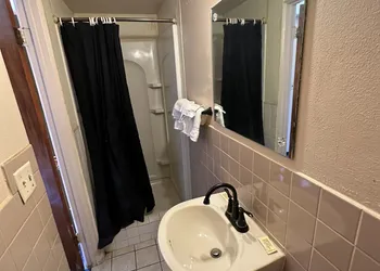 Crestview Motel Inc hotel thumbnail 8