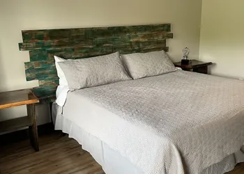 Black River Motel and Restaurant hotel thumbnail 3