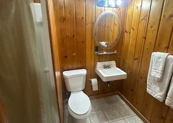 Country Cabin Motel hotel thumbnail 4