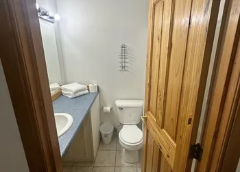 Country Cabin Motel hotel thumbnail 5