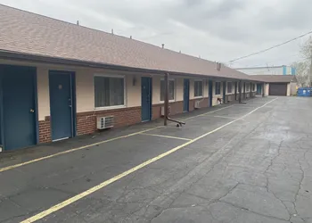 Courtesy Motel hotel thumbnail 6