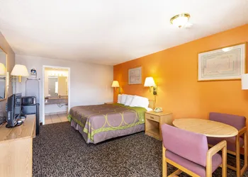 Cedar Valley Inn hotel thumbnail 4