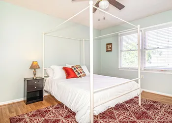 Historic Lakebottom Park Charm hotel thumbnail 2