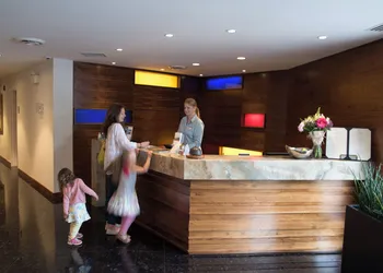 Qualicum Beach Ocean Suites hotel thumbnail 2