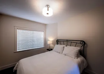Qualicum Beach Ocean Suites hotel thumbnail 3