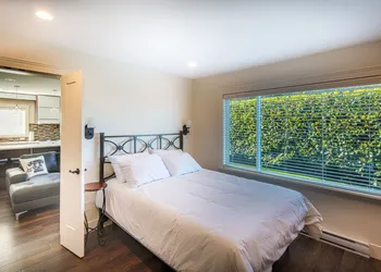 Qualicum Beach Ocean Suites hotel thumbnail 5