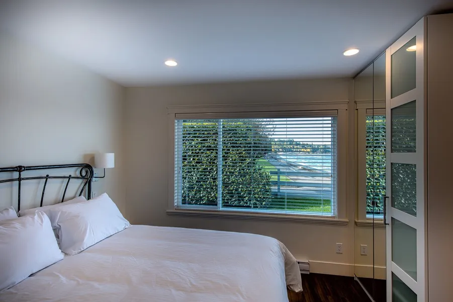 Qualicum Beach Ocean Suites hotel detail image 6