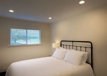Qualicum Beach Ocean Suites hotel thumbnail 8