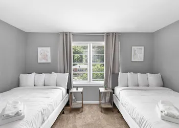 Beds on Broadmoor Two Units hotel thumbnail 3