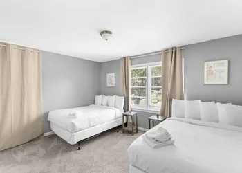 Beds on Broadmoor Two Units hotel thumbnail 4