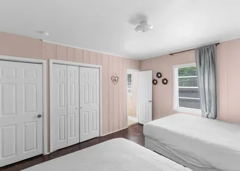 Blushing Bungalow hotel thumbnail 2