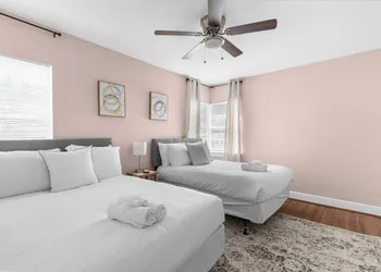 Blushing Bungalow hotel thumbnail 3