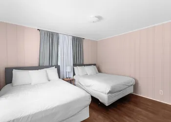 Blushing Bungalow hotel thumbnail 4